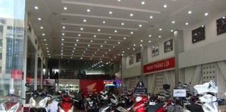 Hoàn tất các thủ tục trả góp tại cửa hàng để nhận xe